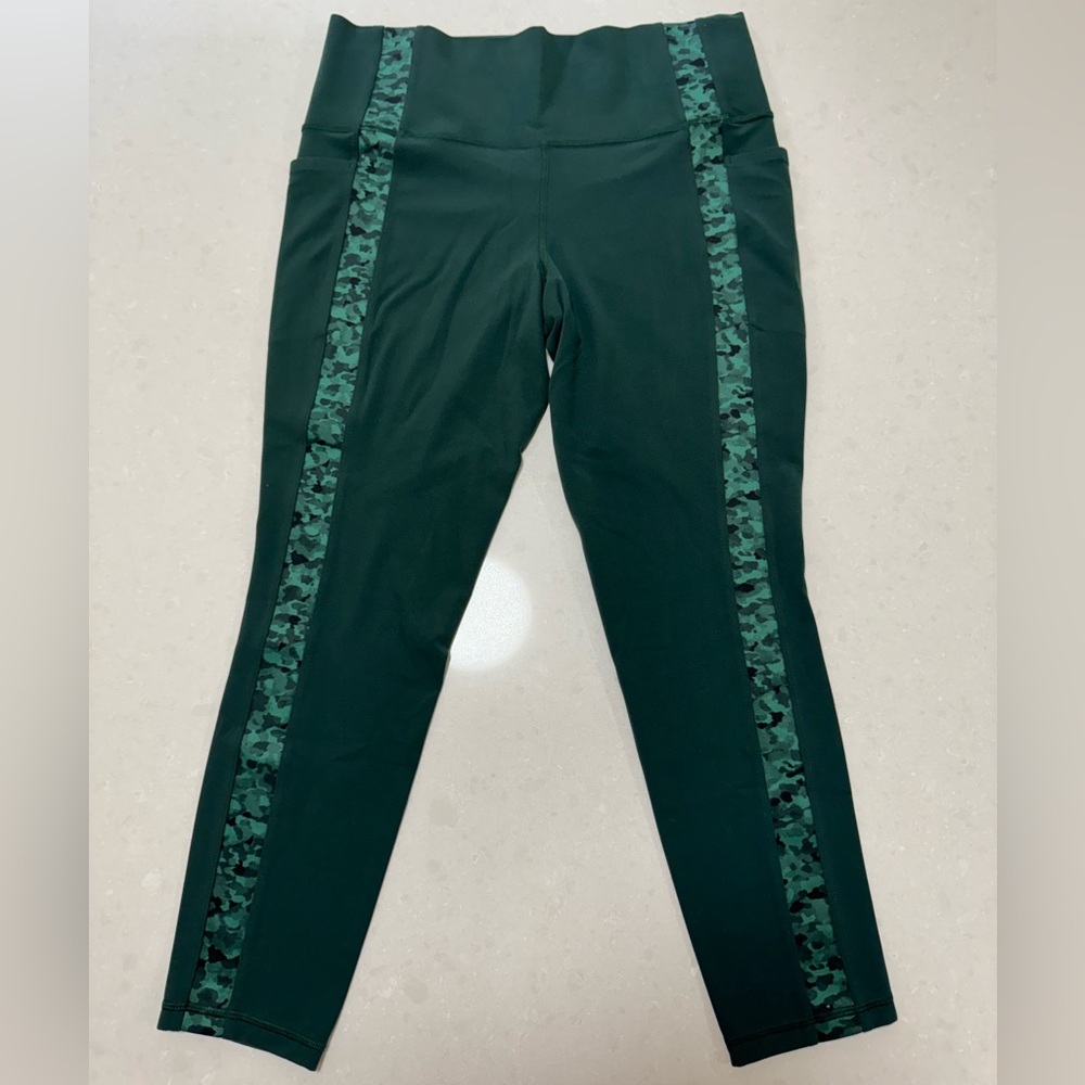 Athleta Salutation Stash Pocket II Serene 7/8 Tight Leggings Green Size L